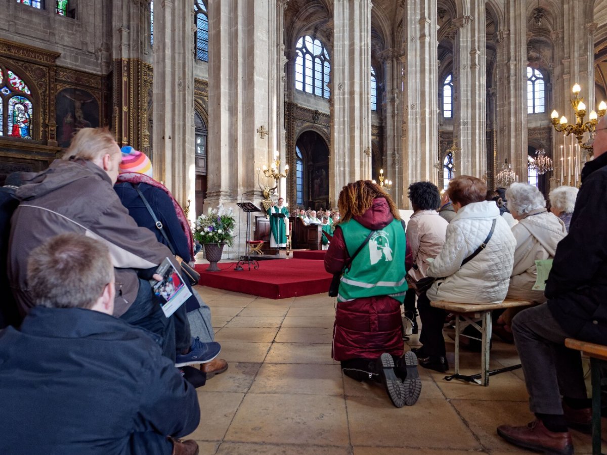 Rassemblement diocésain pour la 2e Journée Mondiale des Pauvres à Saint-Eustache. © Yannick Boschat / Diocèse de Paris.