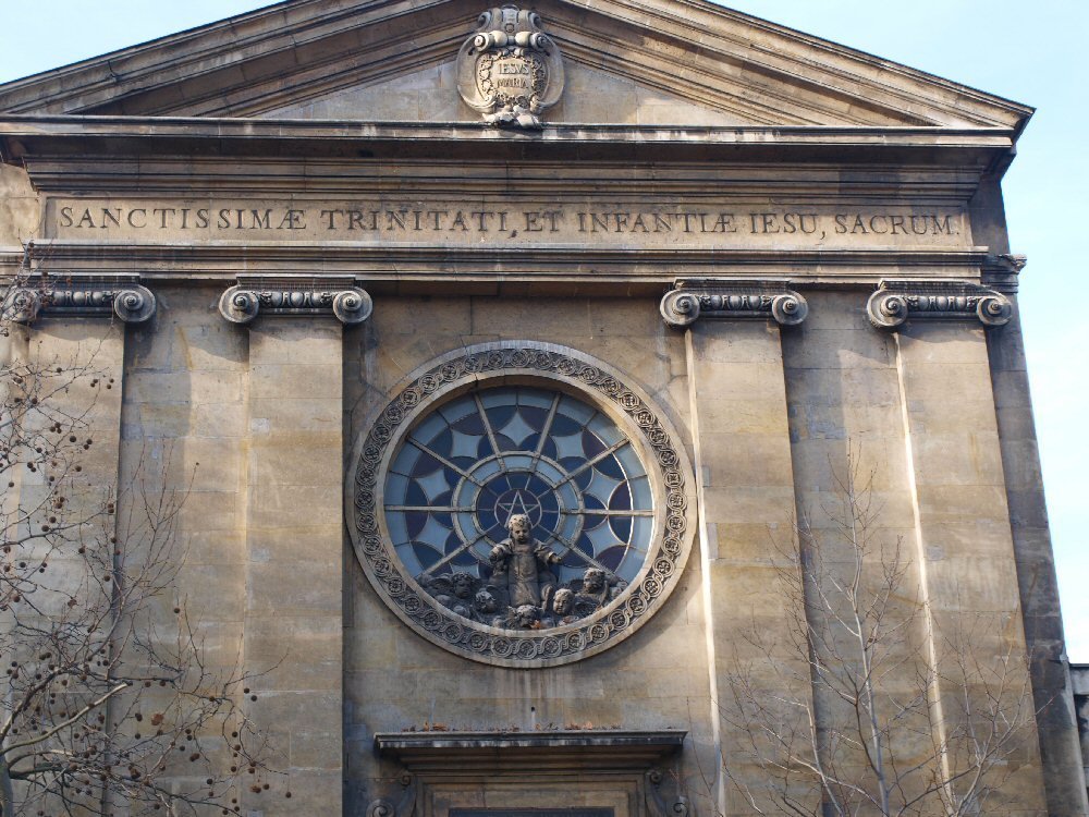 L'enfant sur la façade. © C. D. A. S..