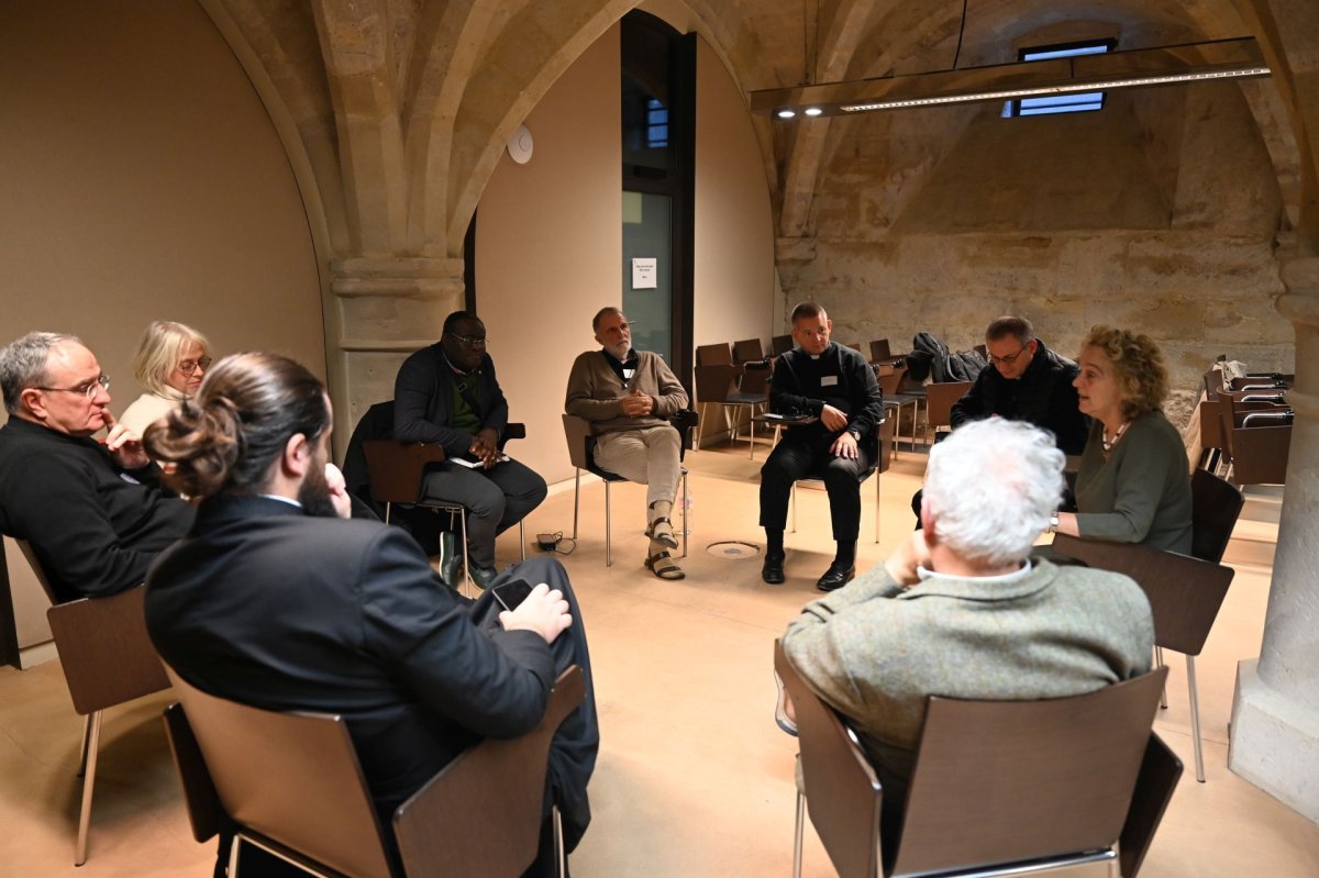 Ateliers au Collège des Bernardins. © Marie-Christine Bertin / Diocèse de Paris.