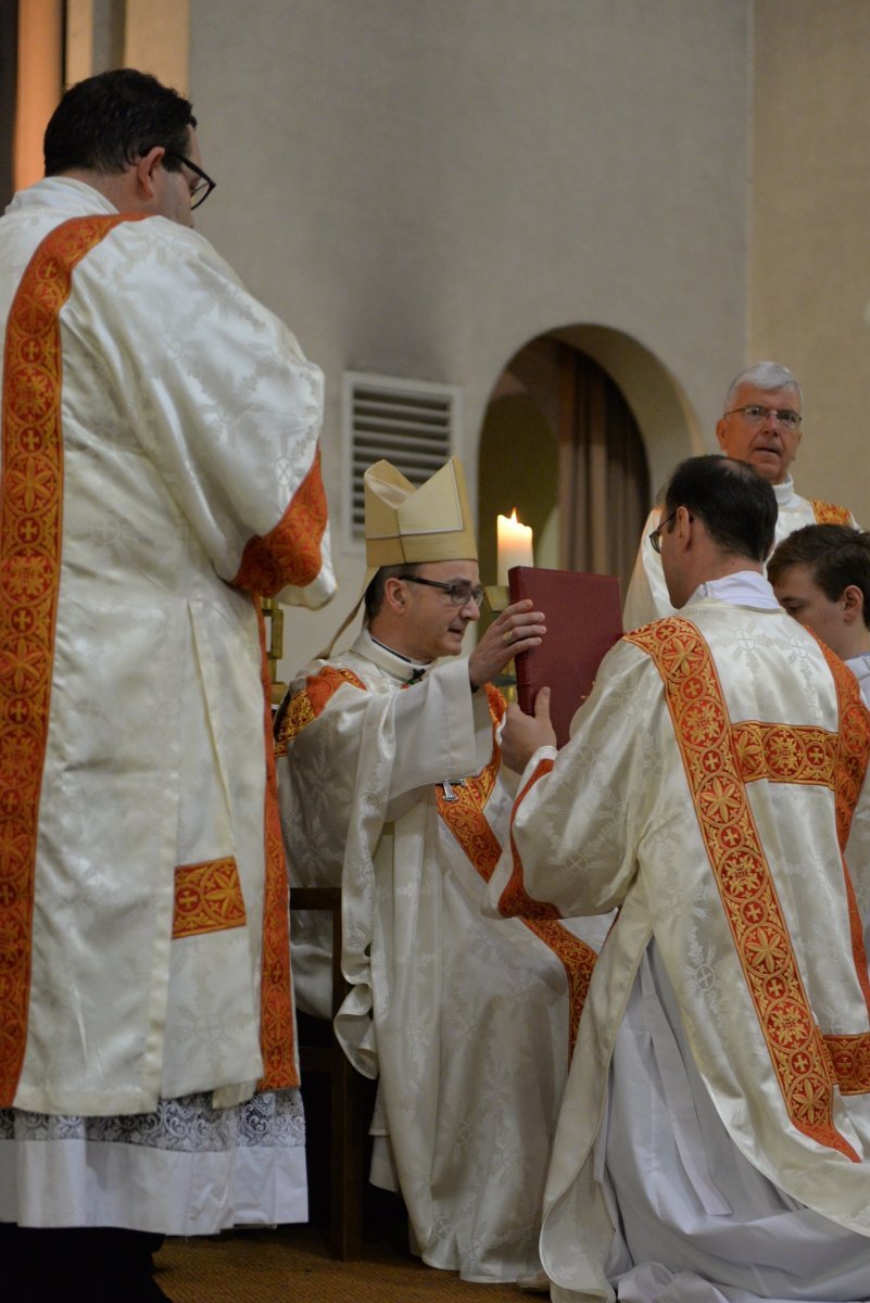 Ordinations d'Henri Beaussant, Philippe Cazala et Pierre-Henri Debray à (…). © Marie-Christine Bertin.