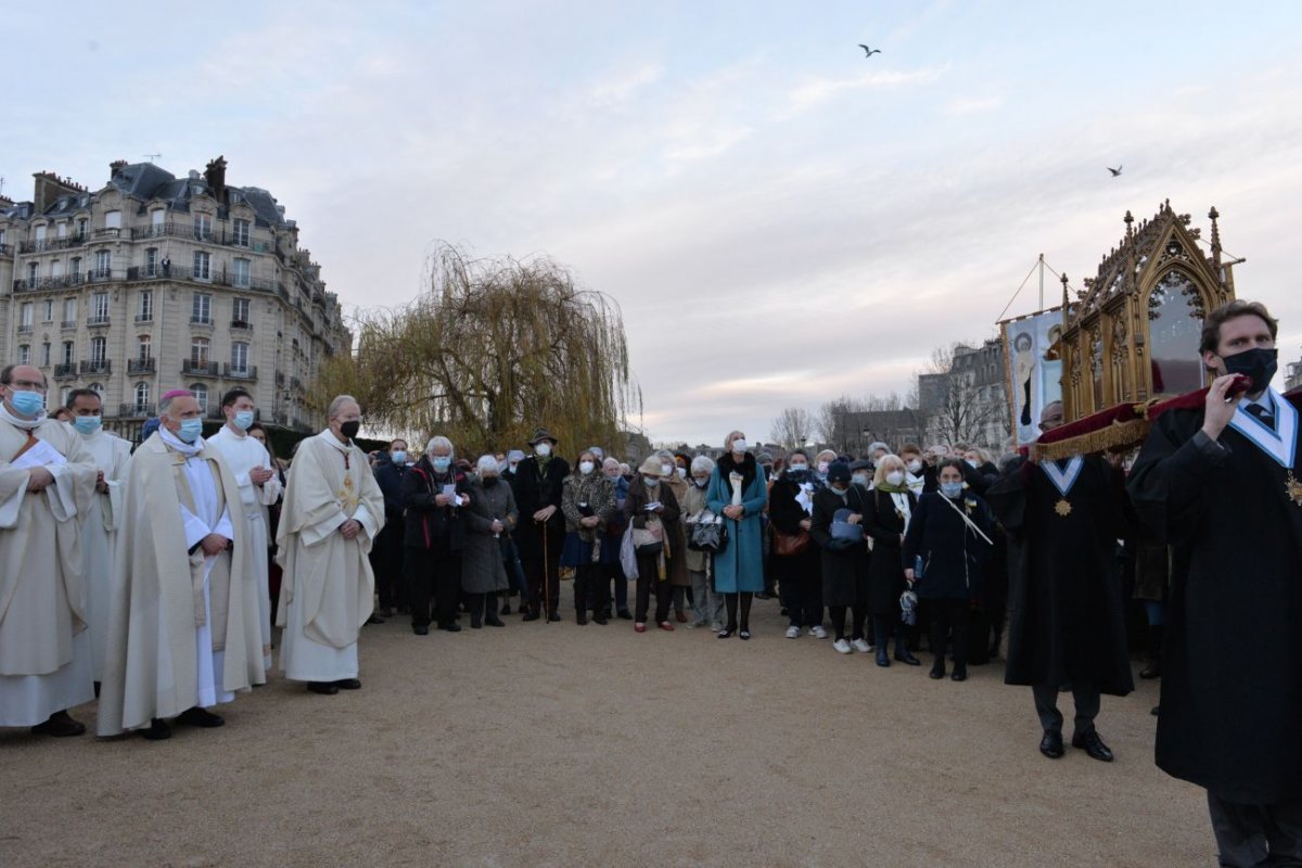 Messe solennelle, bénédiction de Paris et procession de la châsse de sainte (…). © Marie-Christine Bertin / Diocèse de Paris.