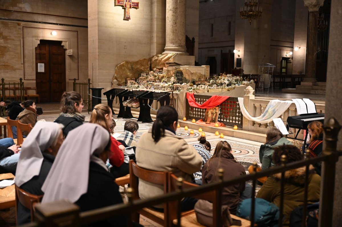 Prière du matin à Saint-Pierre de Montrouge. © Marie-Christine Bertin / Diocèse de Paris.