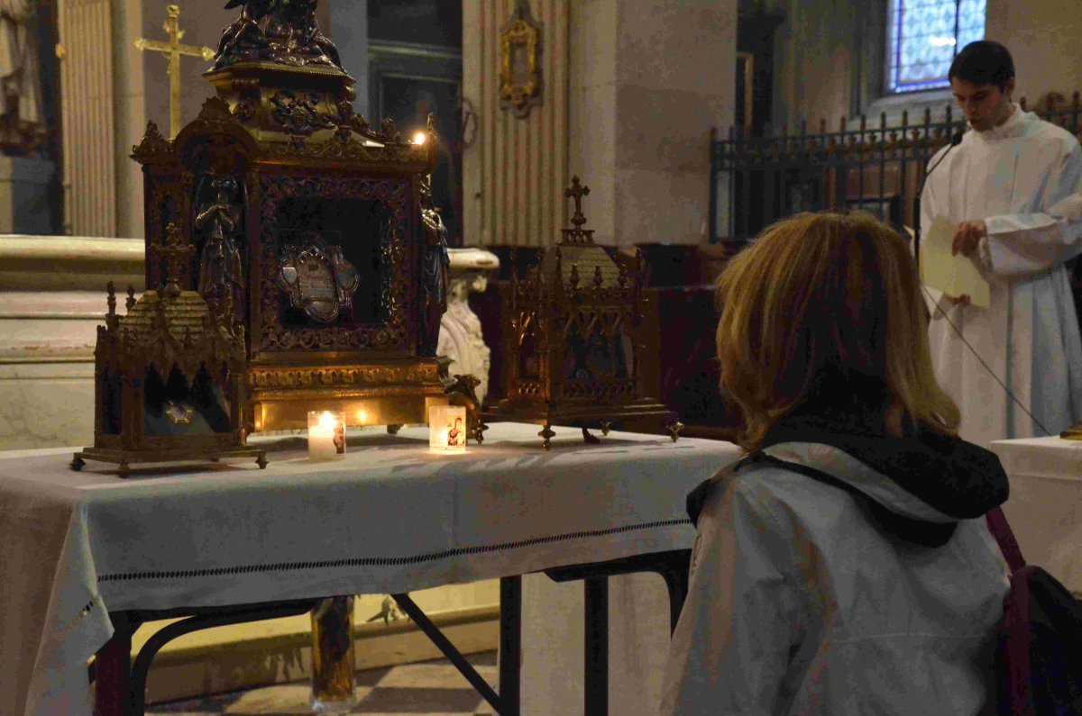 Accueil des reliques de sainte Geneviève à Saint-Louis en l'Île. © Michel Pourny / Diocèse de Paris.