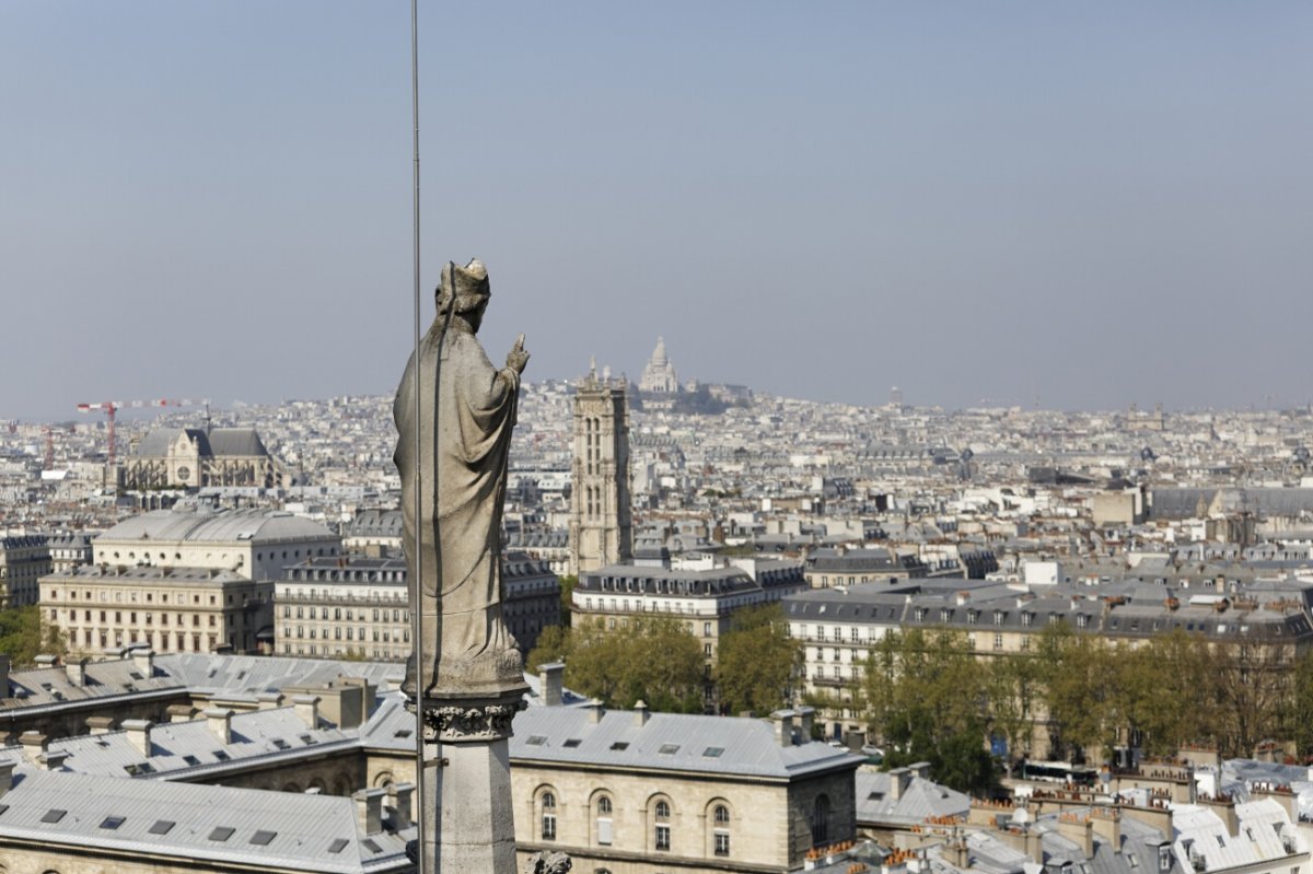 Dépose des 16 statues de la flèche de Notre-Dame de Paris. © Yannick Boschat / Diocèse de Paris.