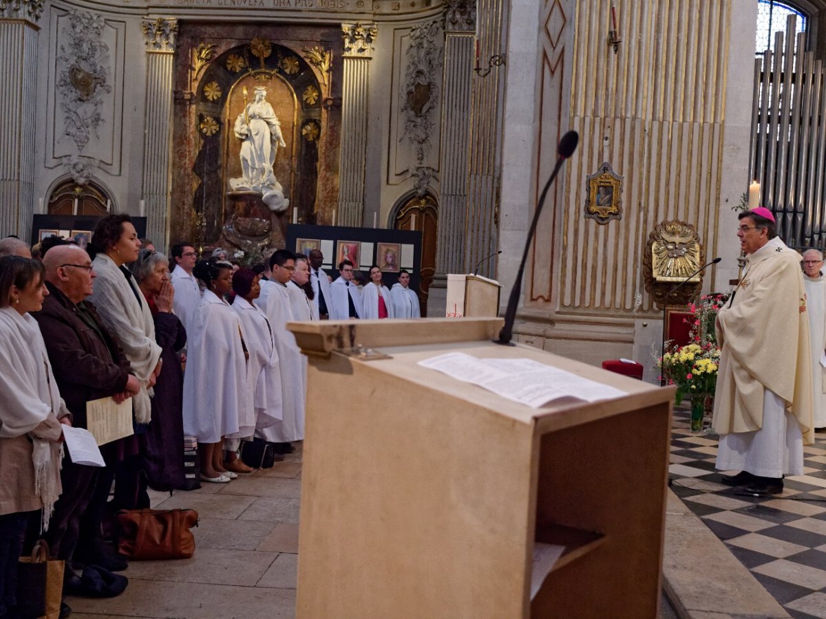 Rassemblement des néophytes à Saint-Louis en l'Île. © Yannick Boschat / Diocèse de Paris.