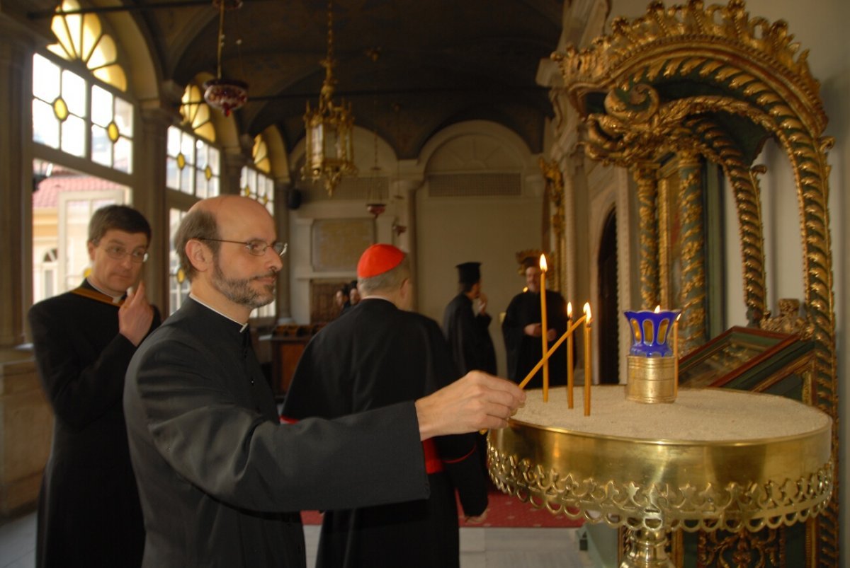 Père Richard Escudier, délégué à l'œcuménisme, dans la cathédrale (...). 