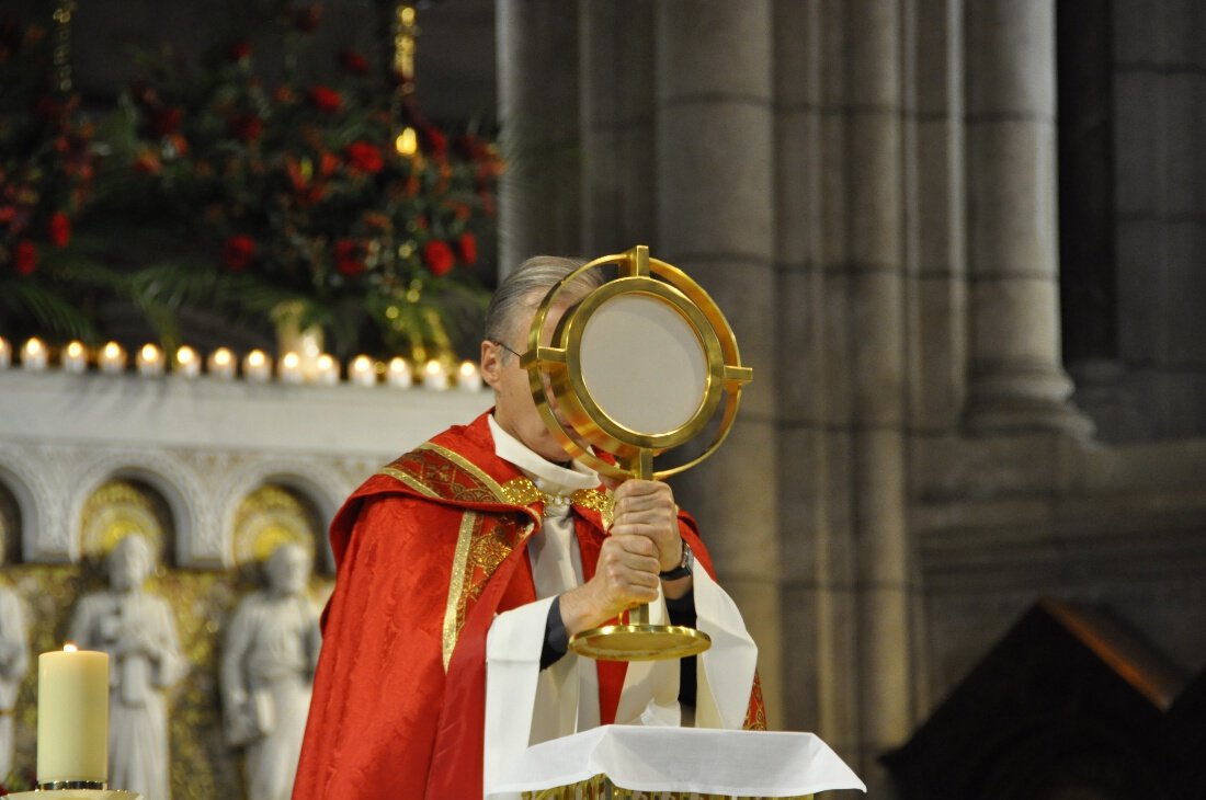 Adoration du Saint-Sacrement. © B. S. C. M..