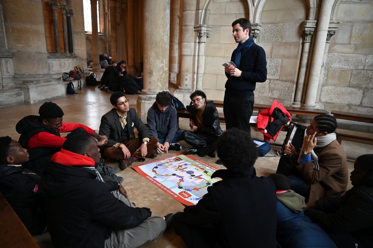 Rassemblement des jeunes au service de la liturgie 2024. © Marie-Christine Bertin / Diocèse de Paris.