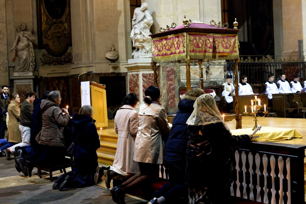 Accueil des reliques de St Thomas d' Aquin à l' église St Roch. © Trung Hieu Do / Diocèse de Paris.