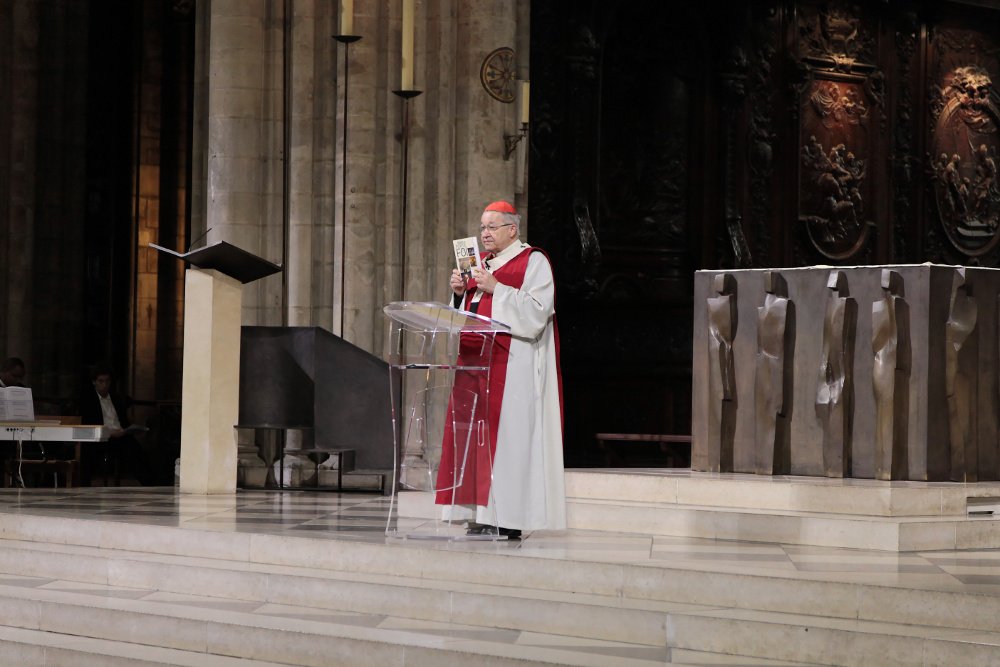 Le Cardinal André Vingt-Trois a invité l'assemblée à poursuivre (…). © Yannick Boschat.