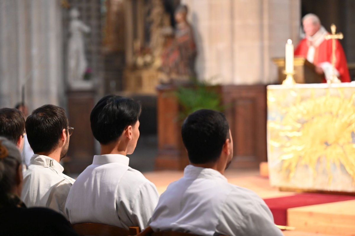 Messe de rentrée du Séminaire avec rite d'admission des candidats au (…). © Marie-Christine Bertin / Diocèse de Paris.