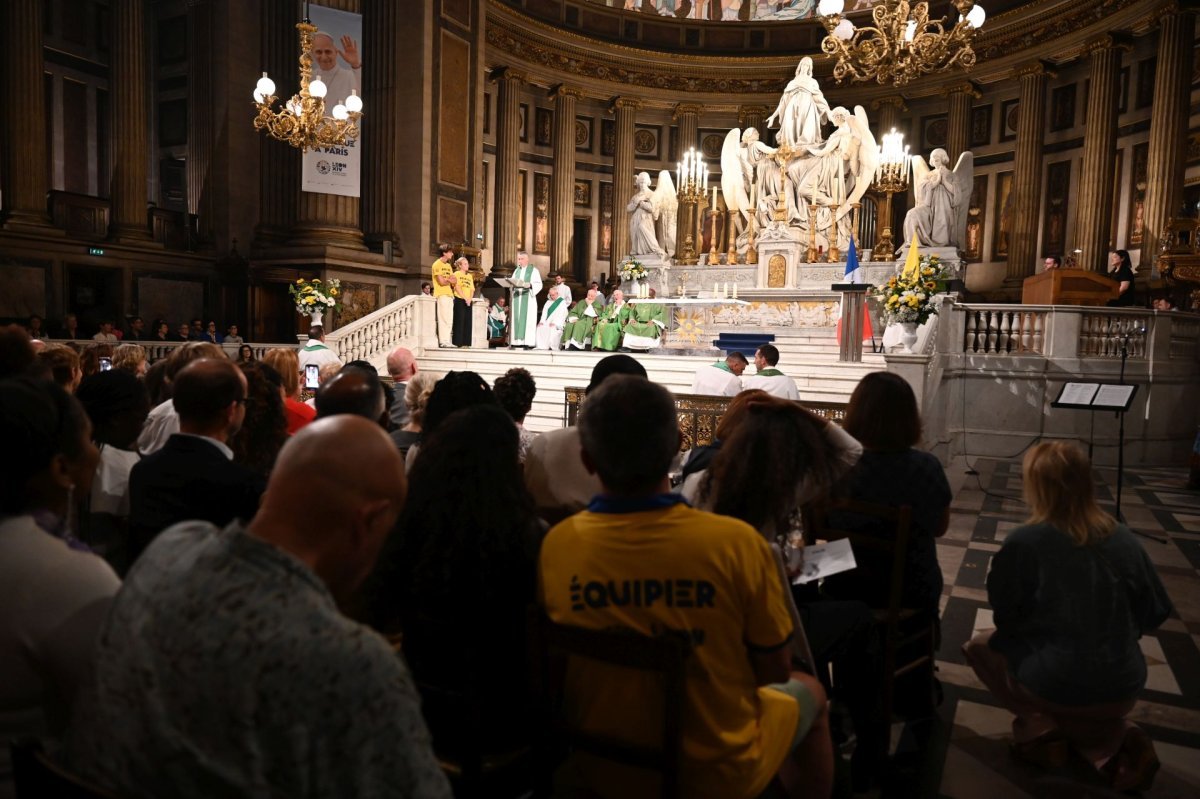 Messe de bénédiction des volontaires pour la visite du Pape Léon XIV à Paris. © Marie-Christine Bertin / Diocèse de Paris.