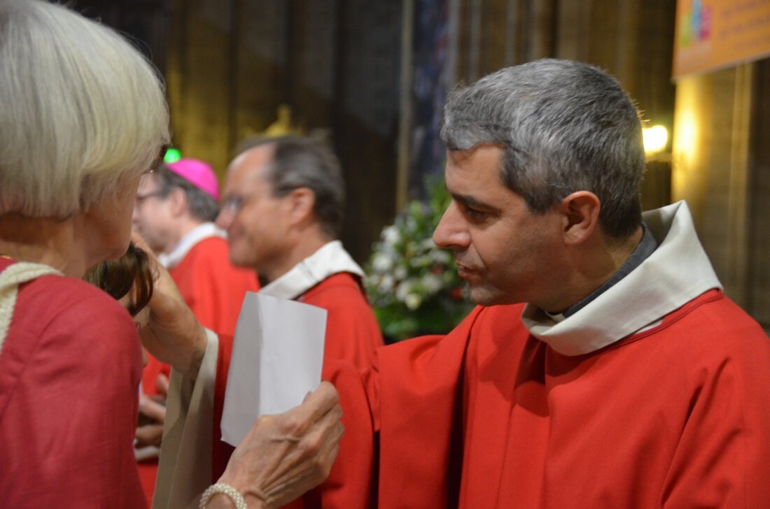 Onction par le Saint chrême. © Marie-Christine Bertin / Diocèse de Paris.