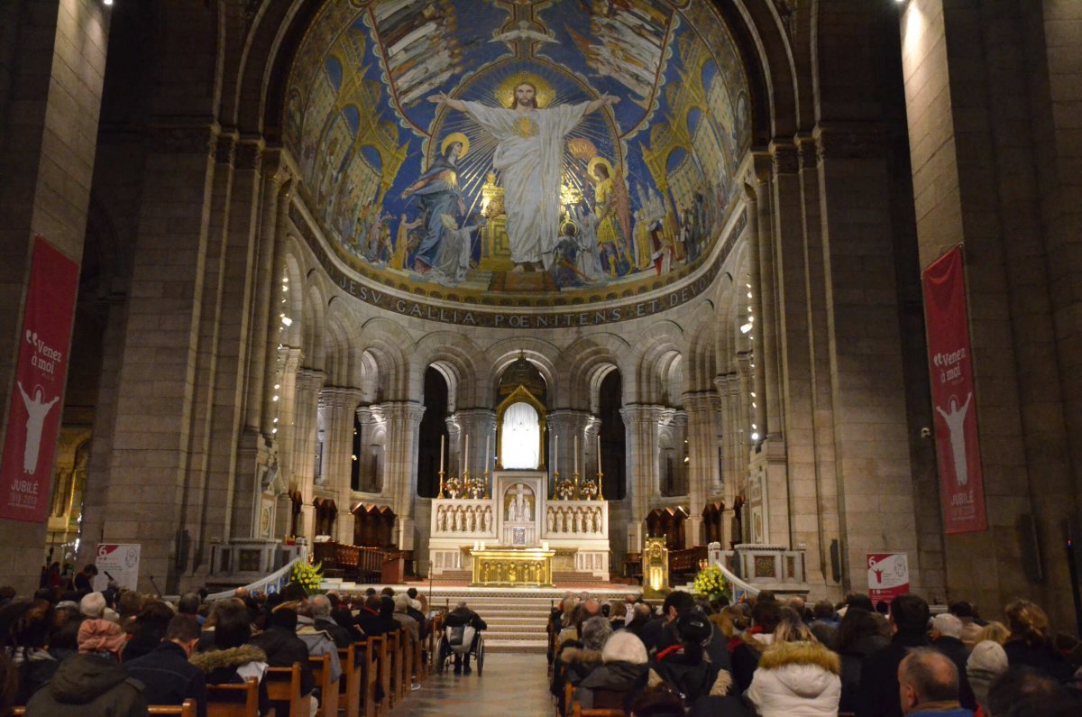 Montée des marches du Sacré-Cœur à l'occasion de la Journée Mondiale (…). © Michel Pourny / Diocèse de Paris.