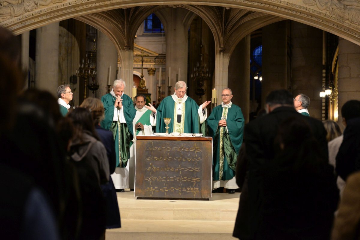 Envoi des baptisés en mission diocésaine. © Marie-Christine Bertin / Diocèse de Paris.