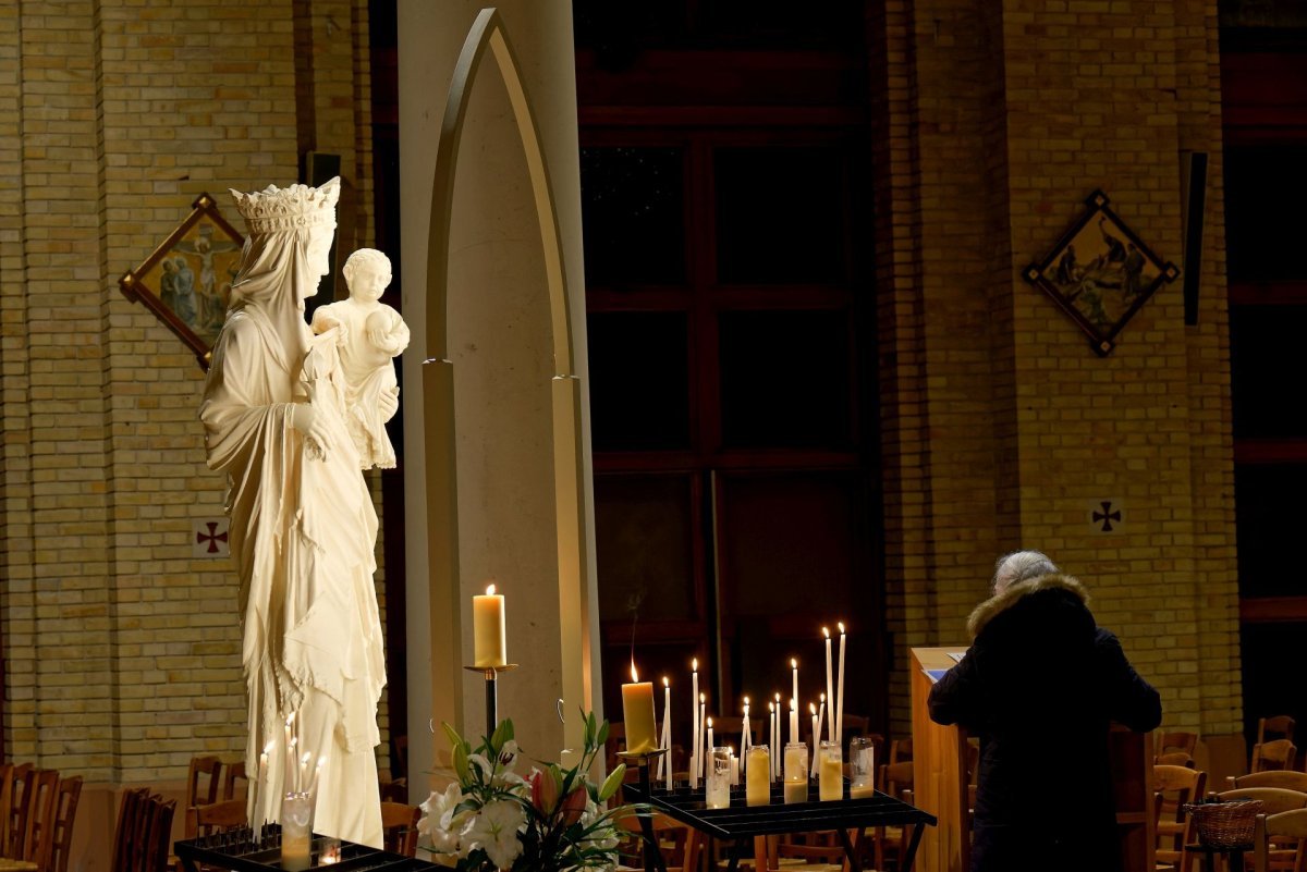 Étape 4 à Notre-Dame du Rosaire. © Trung Hieu Do / Diocèse de Paris.