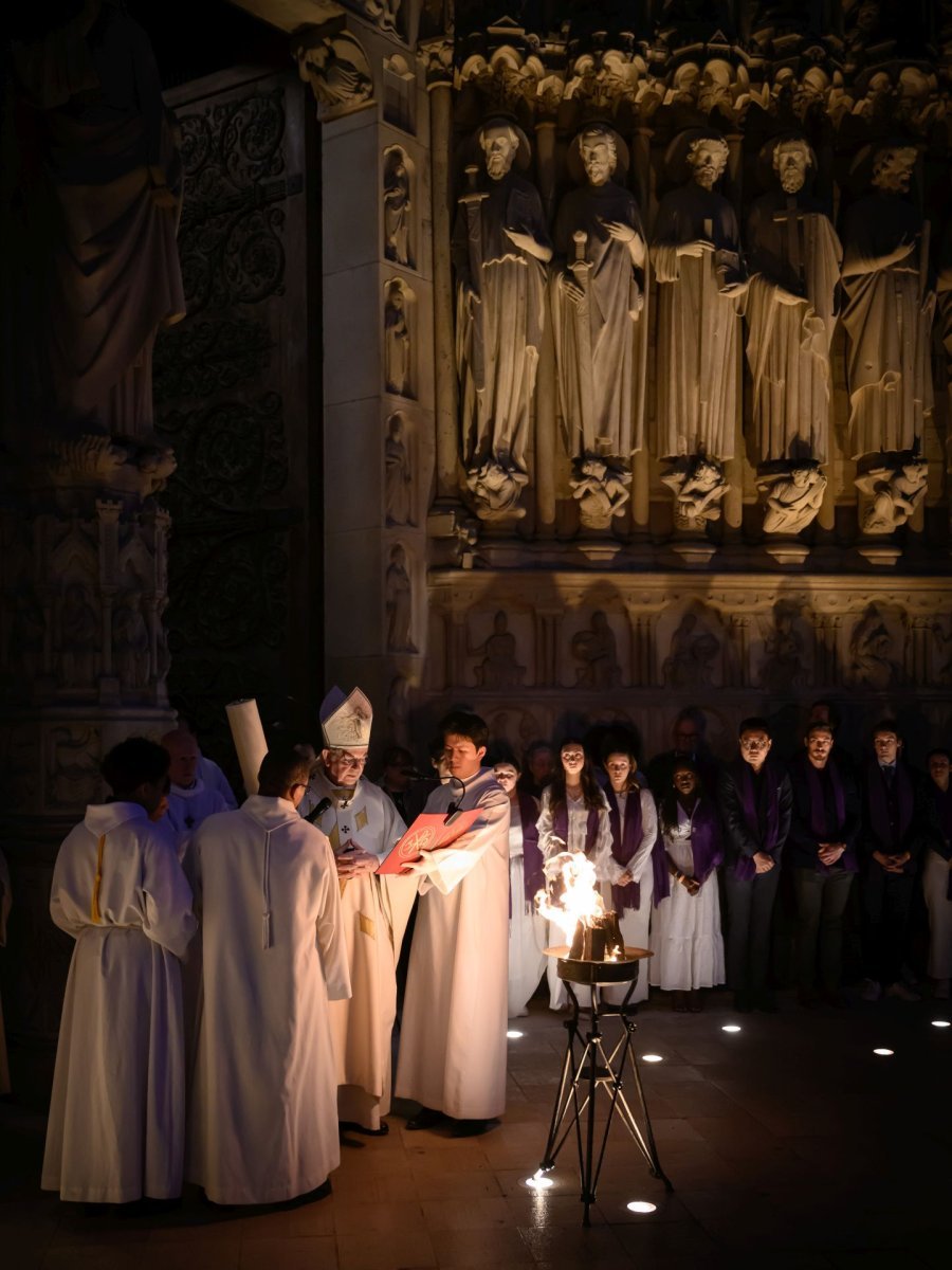Vigile pascale à Notre-Dame de Paris 2025. © Jean-Baptiste Delerue.