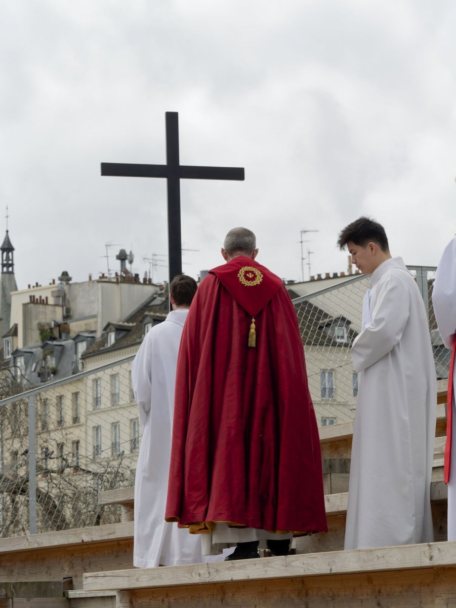 Chemin de croix de Notre-Dame de Paris 2024. © Yannick Boschat / Diocèse de Paris.