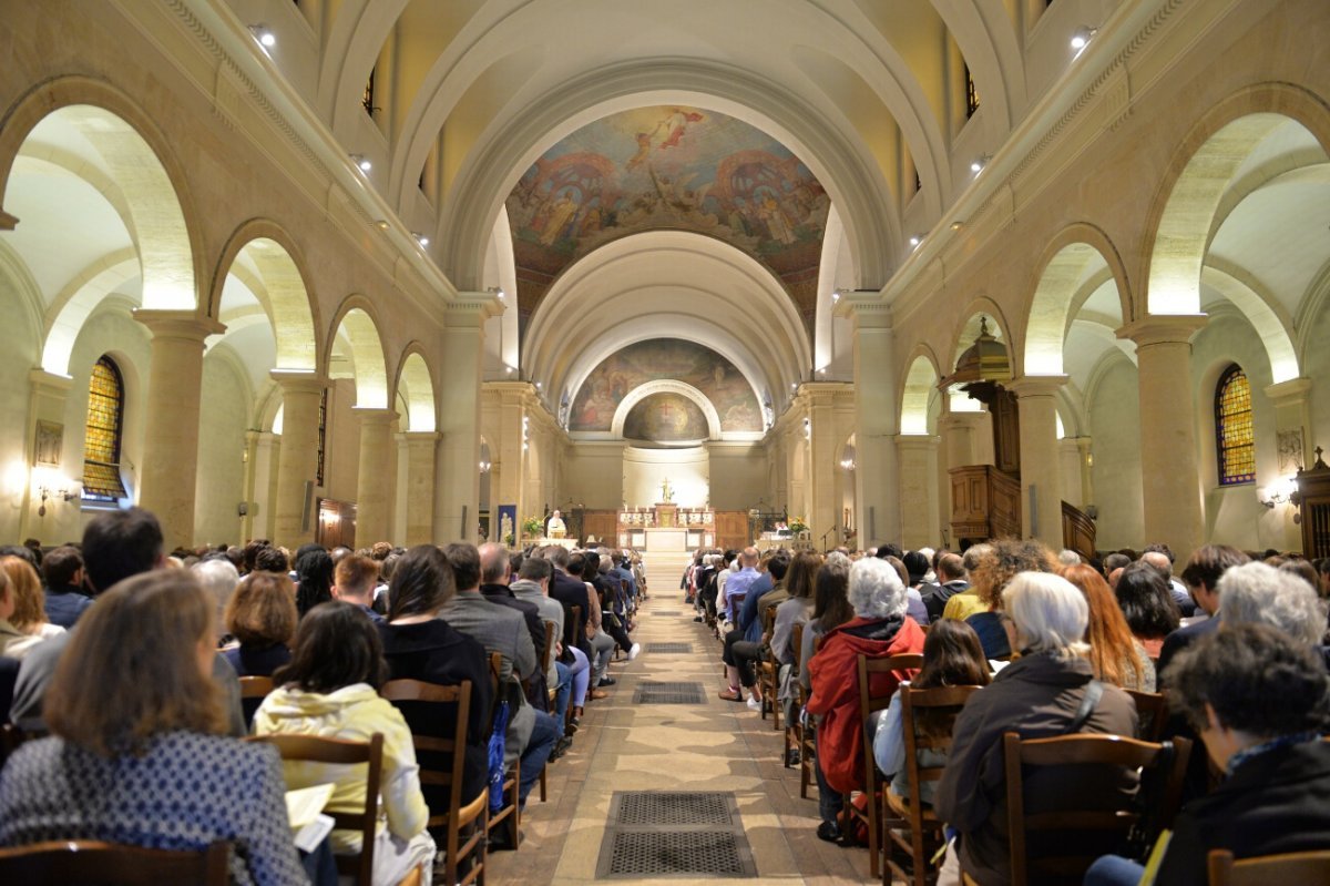 Ordinations diaconales en vue du sacerdoce 2019. Par Mgr Philippe Marsset, évêque auxiliaire de Paris, le 22 septembre 2019 à Saint-Jean-Baptiste de Grenelle. © Marie-Christine Bertin / Diocèse de Paris.