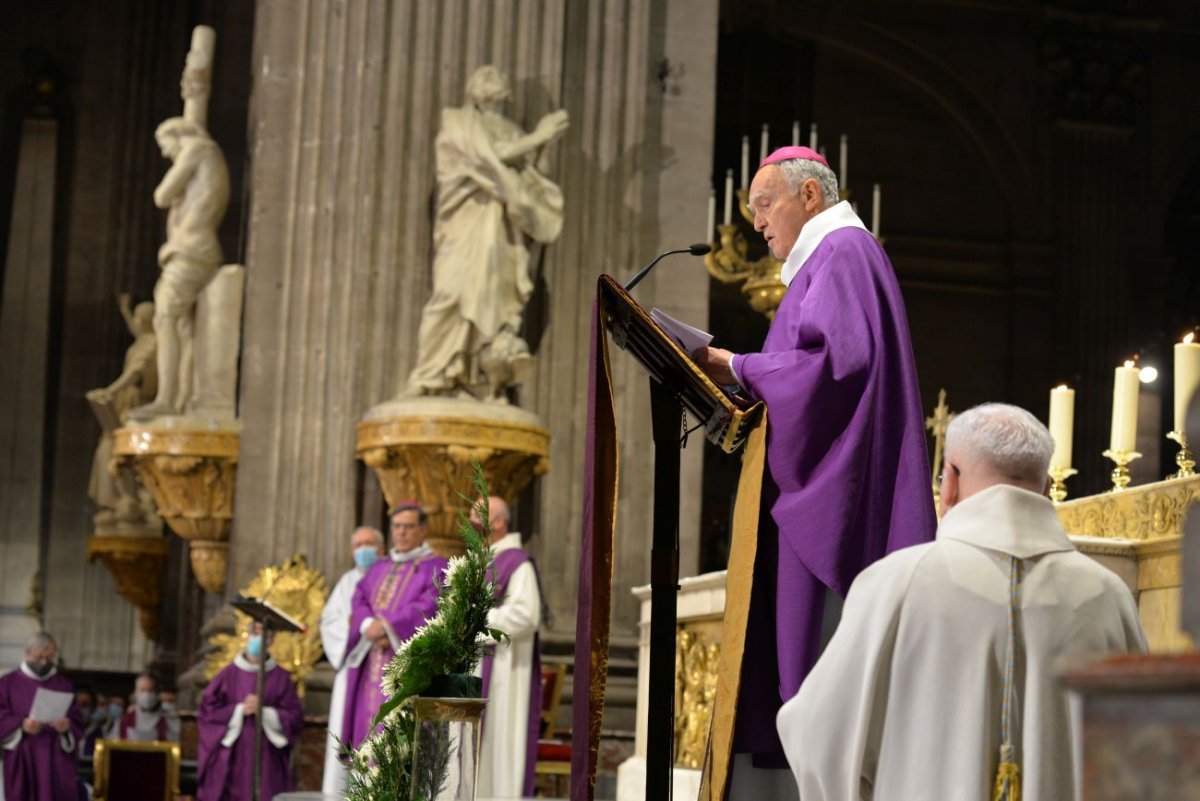 Messe autour de Mgr Michel Aupetit. © Marie-Christine Bertin / Diocèse de Paris.