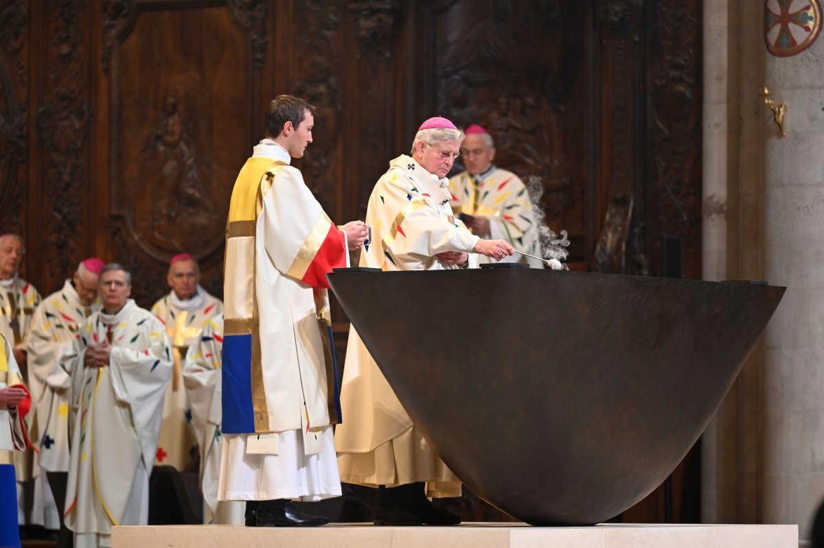 Messe de consécration de l'autel de Notre-Dame de Paris. © Marie-Christine Bertin / Diocèse de Paris.