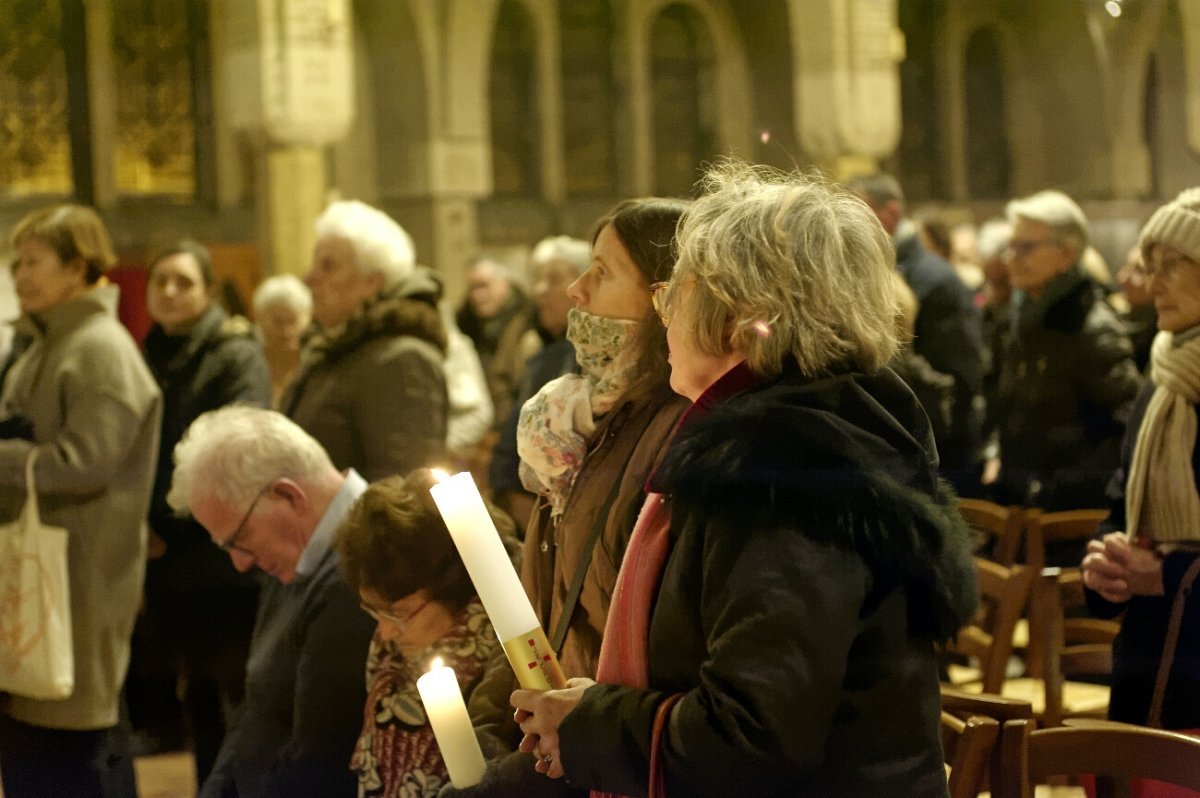 Accueil des reliques de sainte Geneviève à Saint-Léon (15e). © Trung Hieu Do / Diocèse de Paris.