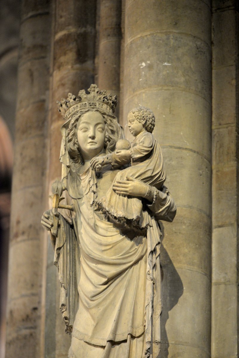 Statue Notre Dame de Paris. À Notre-Dame de Paris, avant l'incendie. © Marie-Christine Bertin / Diocèse de Paris.