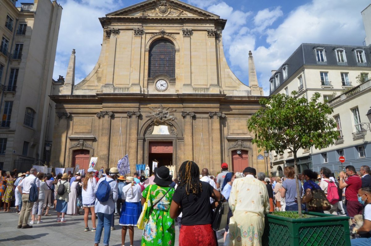 Fête de l'Assomption de la Vierge Marie : procession dans Paris. © Michel Pourny / Diocèse de Paris.