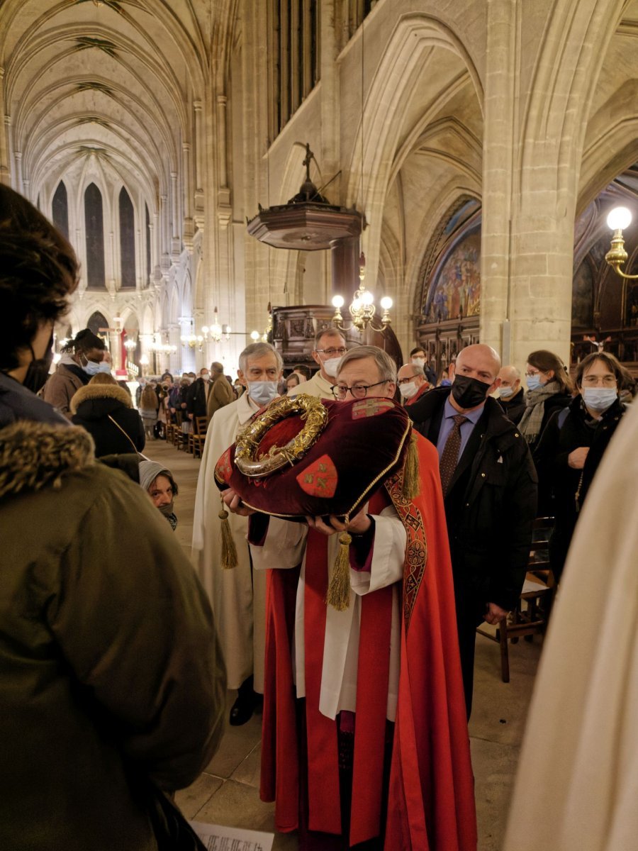 Ostention de la sainte couronne d'épines. © Yannick Boschat / Diocèse de Paris.