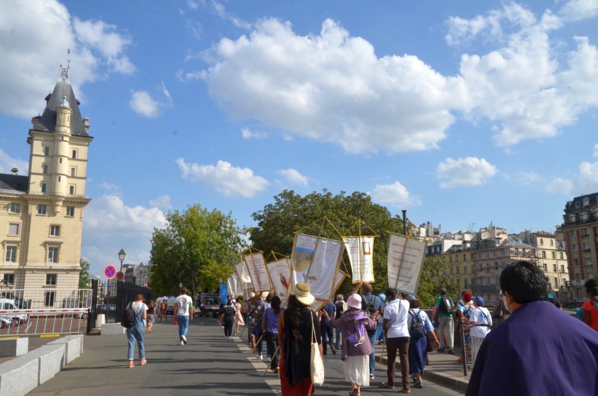 Fête de l'Assomption de la Vierge Marie : procession dans Paris. © Michel Pourny / Diocèse de Paris.