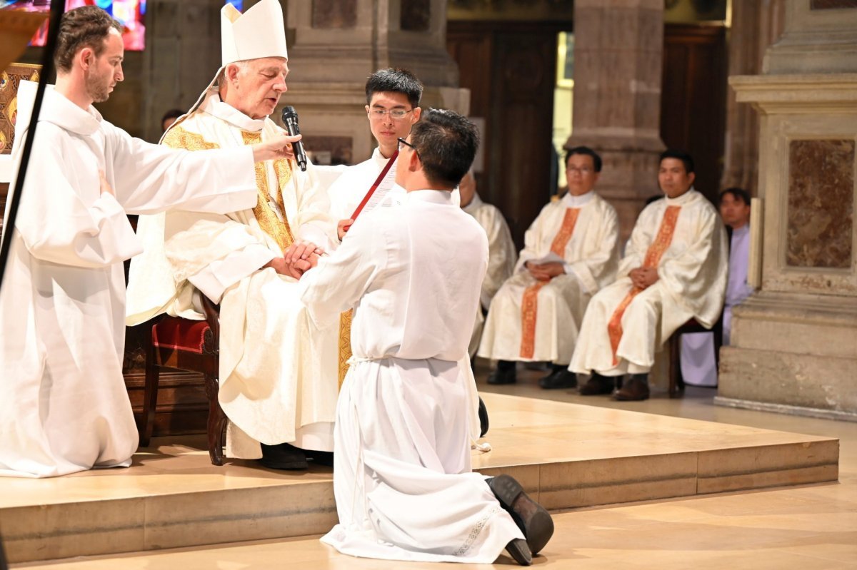 Ordinations diaconales en vue du sacerdoce à Saint-Séverin (5e). © Marie-Christine Bertin / Diocèse de Paris.