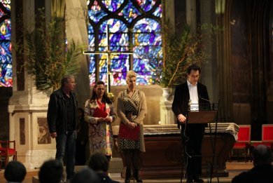 Album-photos des lectures de l'Évangile de saint Marc et des Confessions de saint Augustin par des personnalités du monde du spectacle à Saint-Séverin