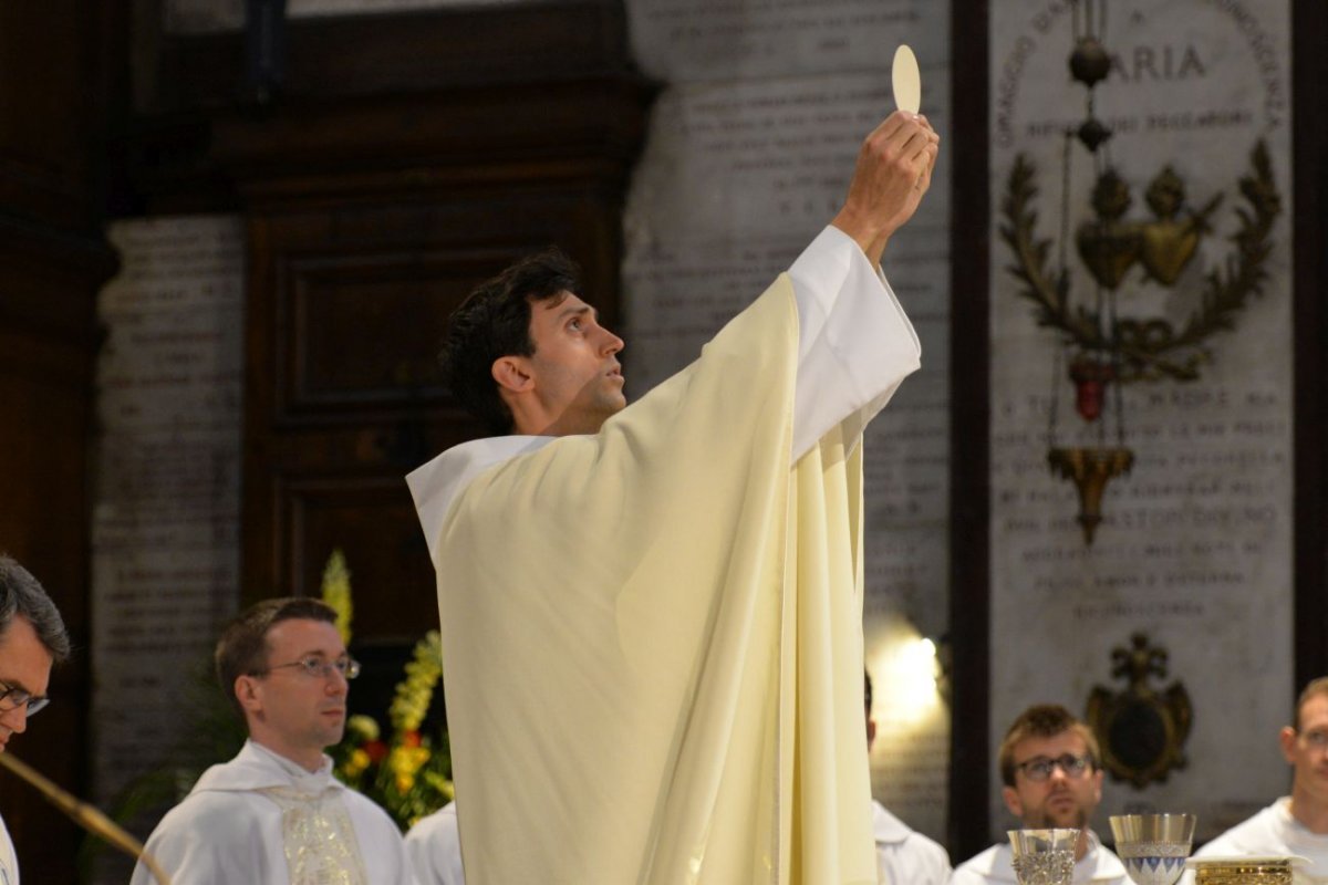 Messe des nouveaux prêtres à Notre-Dame des Victoires 2021. © Marie-Christine Bertin / Diocèse de Paris.