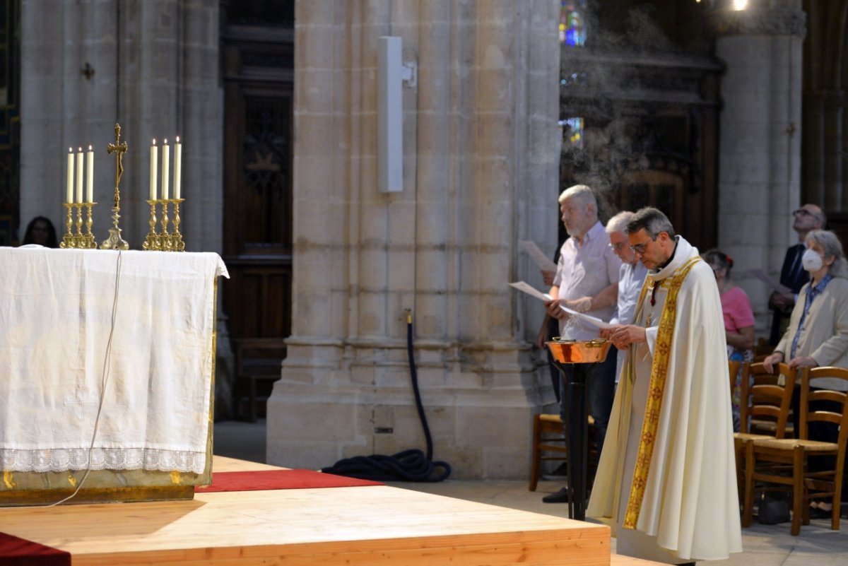 Messe et veillée de prière pour les futurs prêtres. © Marie-Christine Bertin / Diocèse de Paris.