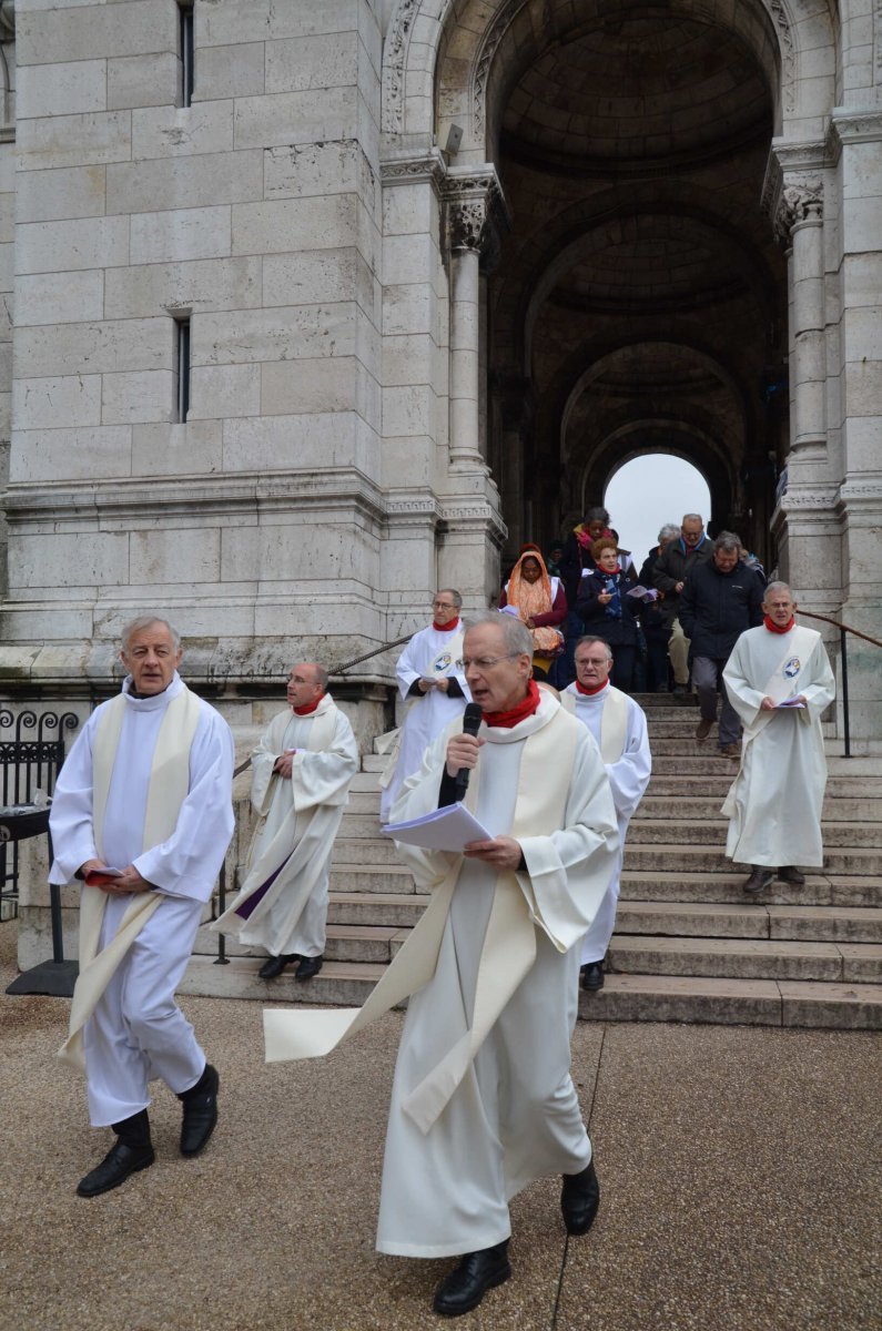 Montée des marches du Sacré-Cœur à l'occasion de la Journée Mondiale (…). © Marie Christine Bertin / Diocèse de Paris.