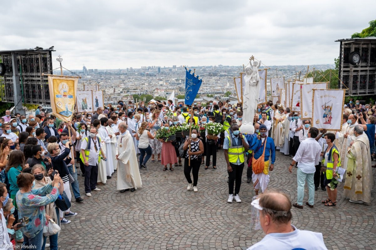 Procession “M de Marie” jusqu'au Sacré-Cœur de Montmartre. © Cédric Vendeix.