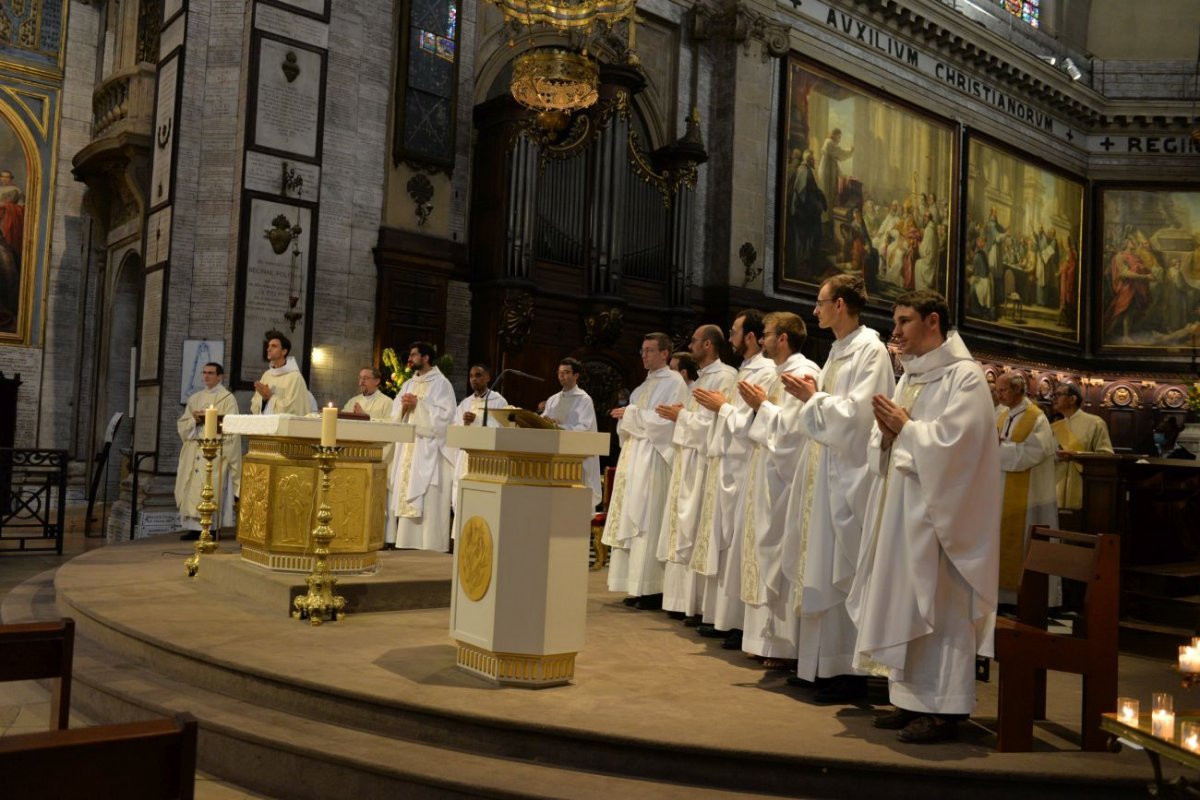 Messe des nouveaux prêtres à Notre-Dame des Victoires 2021. © Marie-Christine Bertin / Diocèse de Paris.