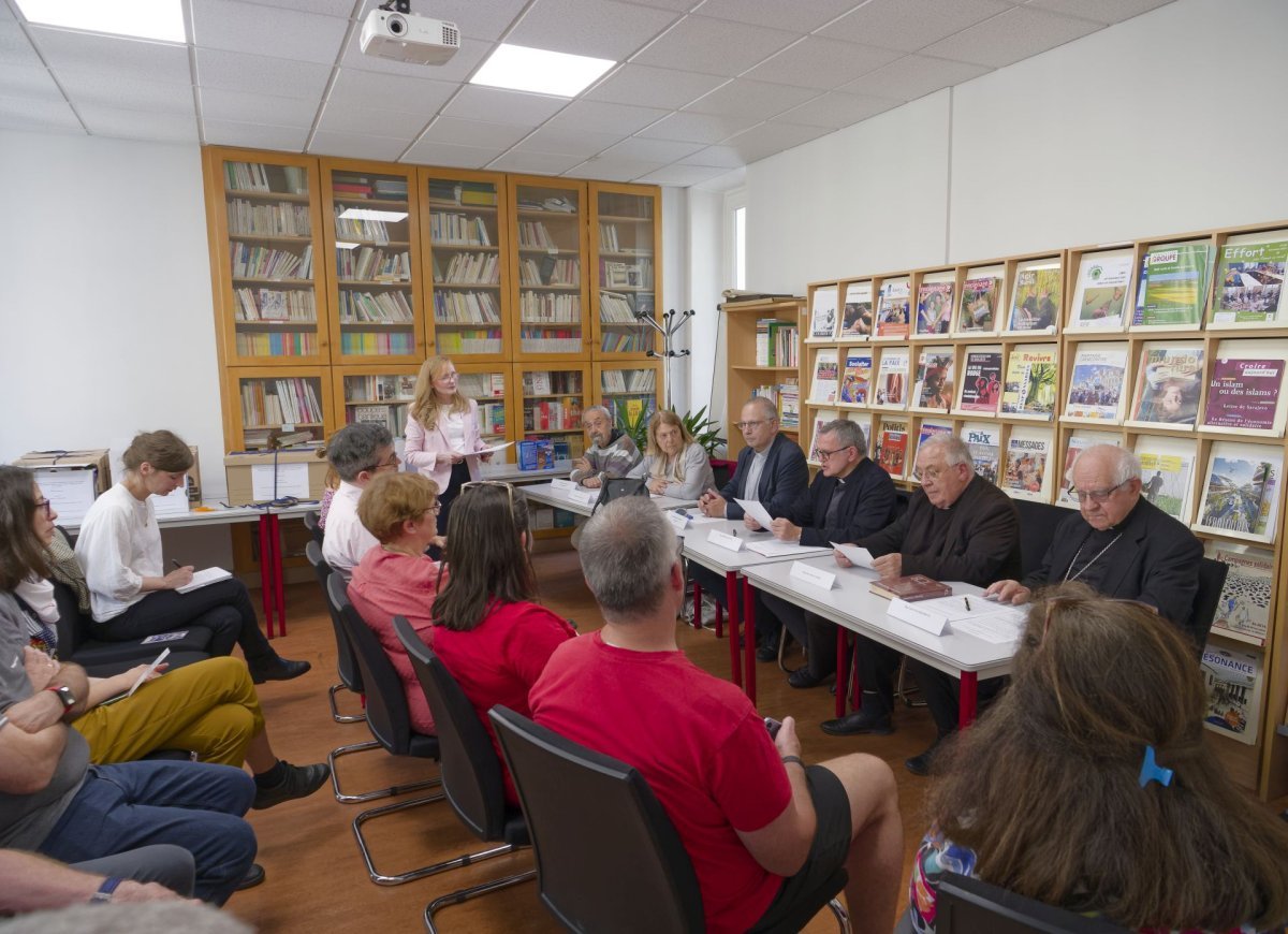 Clôture de l'enquête diocésaine pour la cause de l'abbé Georges Guérin. © Yannick Boschat / Diocèse de Paris.