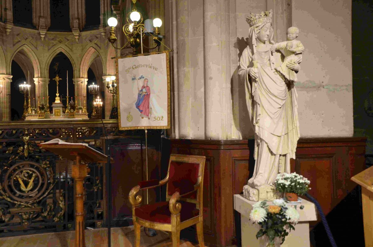 Accueil des reliques de sainte Geneviève à Saint-Germain l'Auxerrois. © Michel Pourny / Diocèse de Paris.