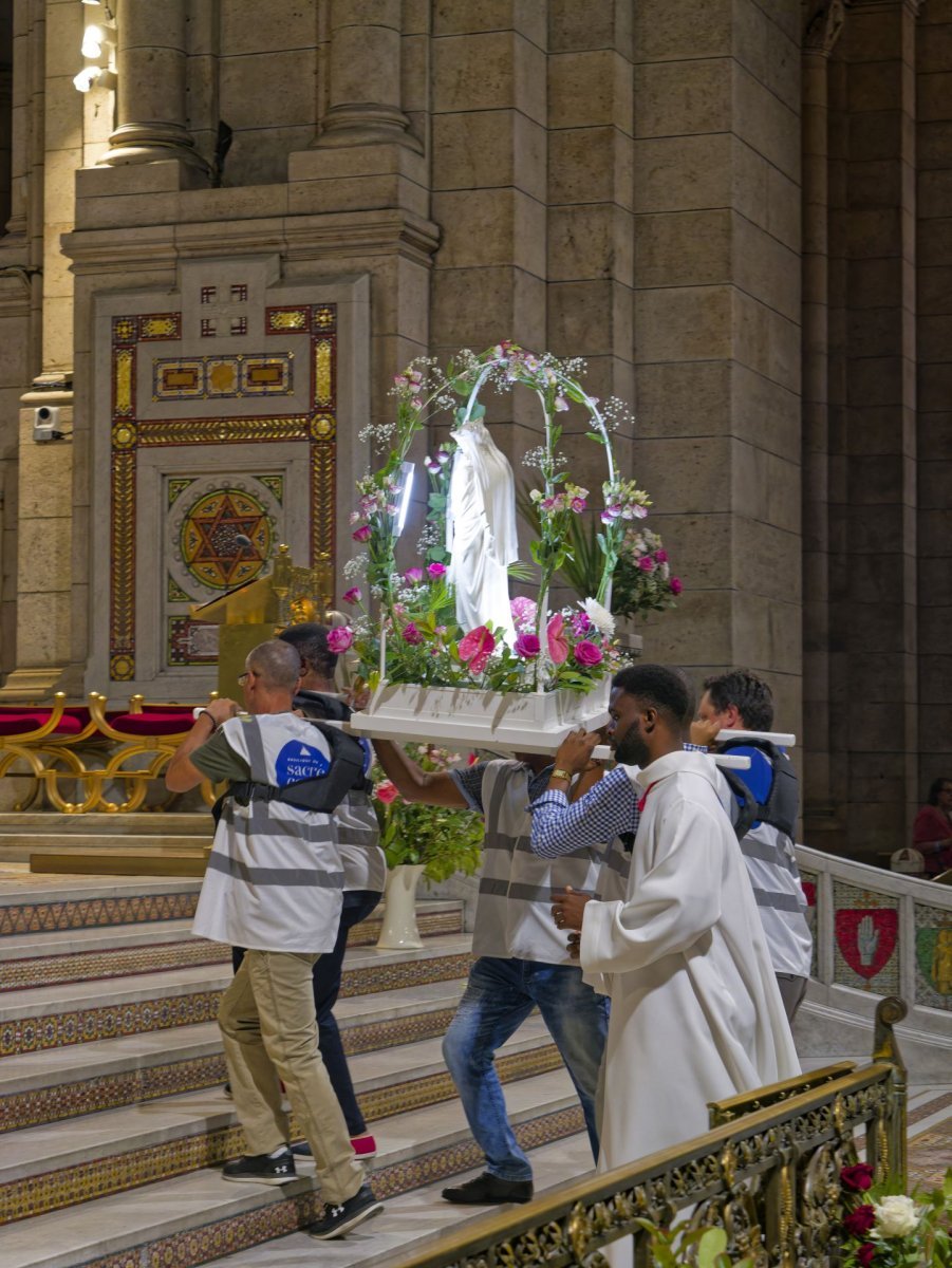 Procession de l'Assomption du Sacré-Cœur de Montmartre 2024. © Yannick Boschat / Diocèse de Paris.