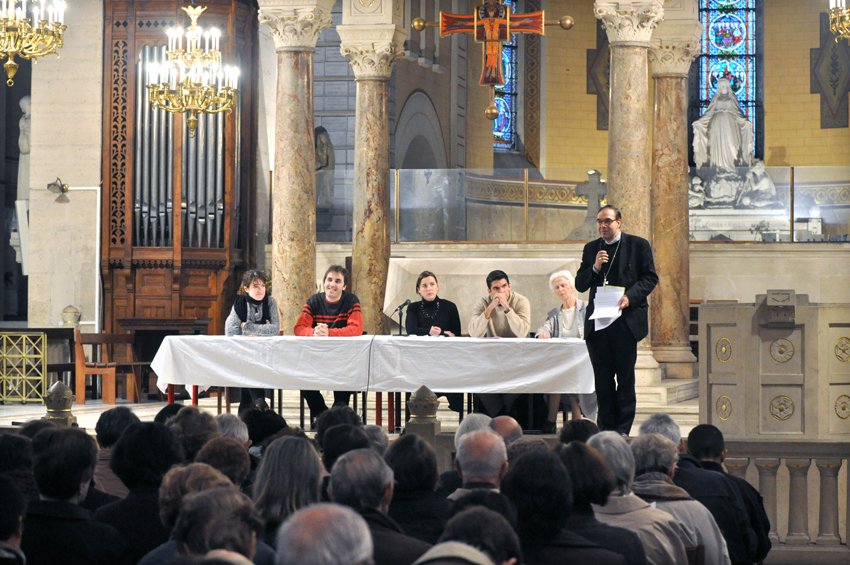 Accueil de Monseigneur Jérôme Beau, évêque auxiliaire de Paris. 