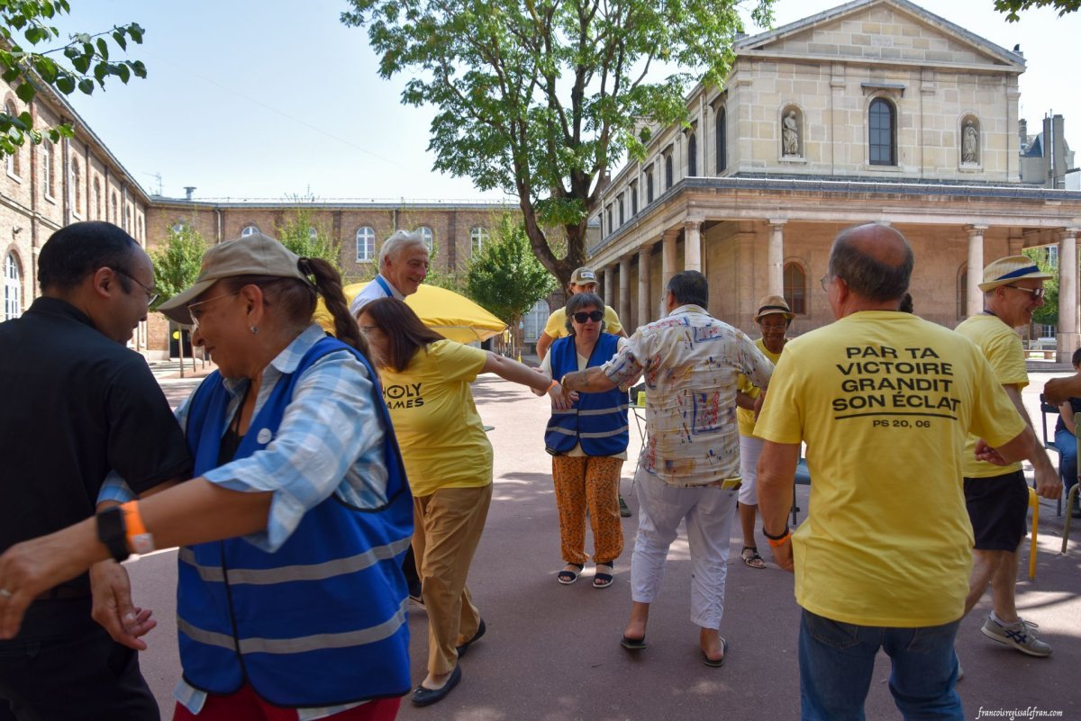 Frat'zone Holy Games à la Fondation Eugène Napoléon. © François-Régis Salefran.