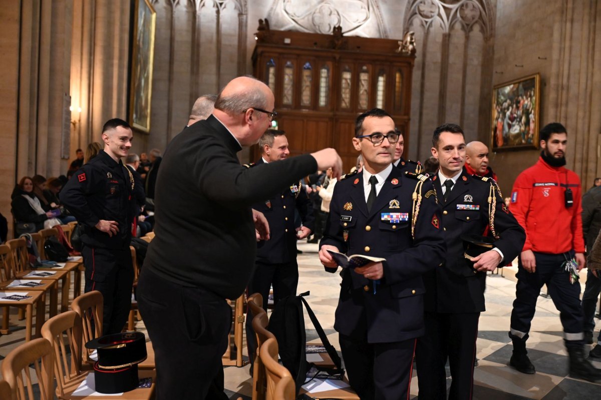 Messe en présence des Pompiers et des Compagnons. © Marie-Christine Bertin / Diocèse de Paris.