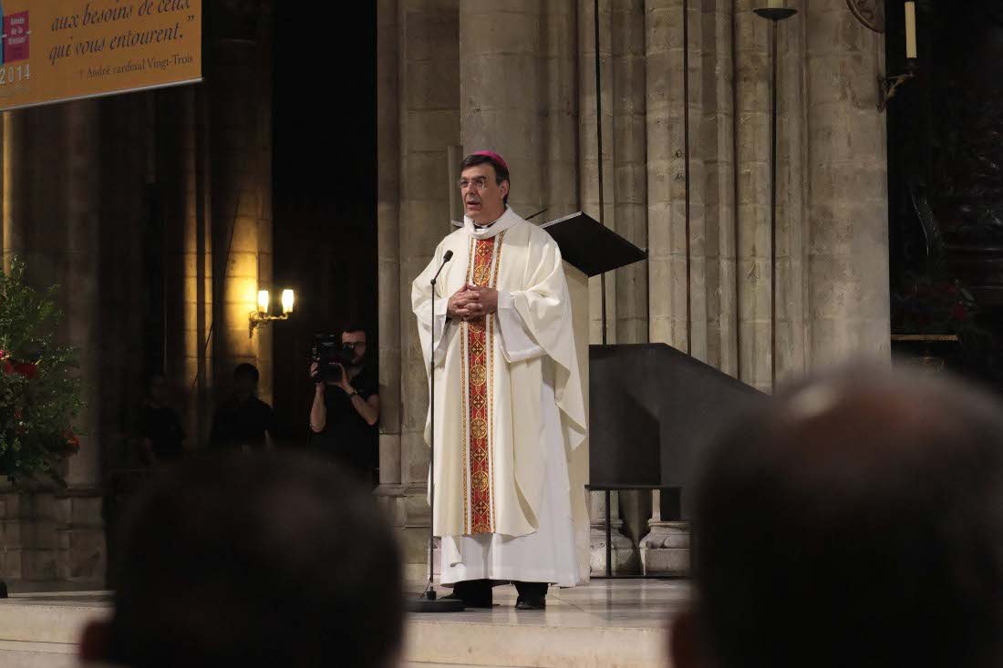 “Au revoir” de Mgr Michel Aupetit nommé évêque du Diocèse de Nanterre. © Yannick Boschat / Diocèse de Paris.