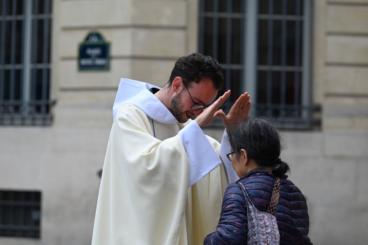 Messe des nouveaux prêtres à Notre-Dame des Victoires 2024. © Marie-Christine Bertin / Diocèse de Paris.