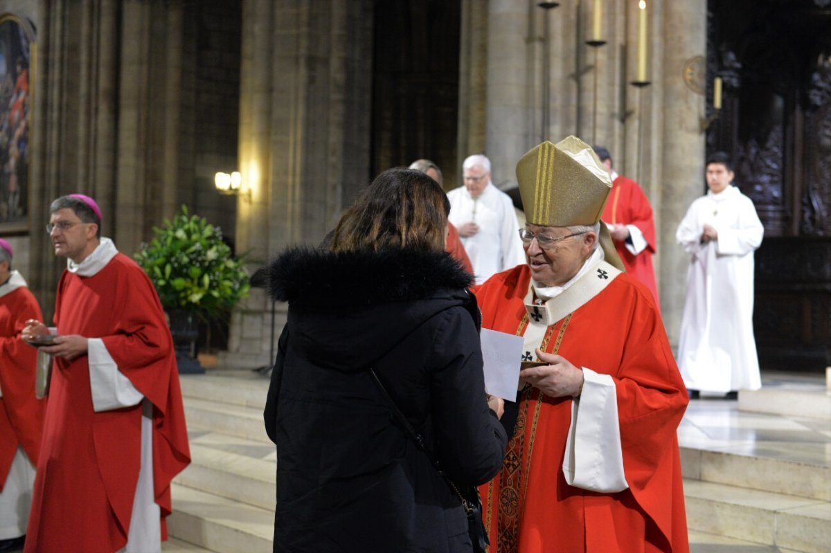 Onction du Saint Chrême. © Marie-Christine Bertin / Diocèse de Paris.