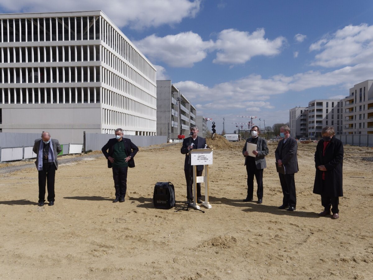 Lancement et bénédiction du chantier du futur Centre Teilhard de Chardin – (…). © Yannick Boschat / Diocèse de Paris.