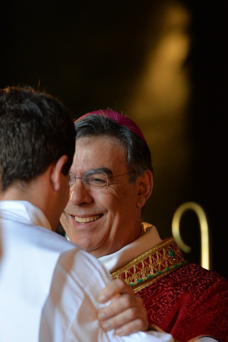 Chaque ordinand s'est engagé à vivre dans la communion avec (…). © Marie-Christine Bertin / Diocèse de Paris.