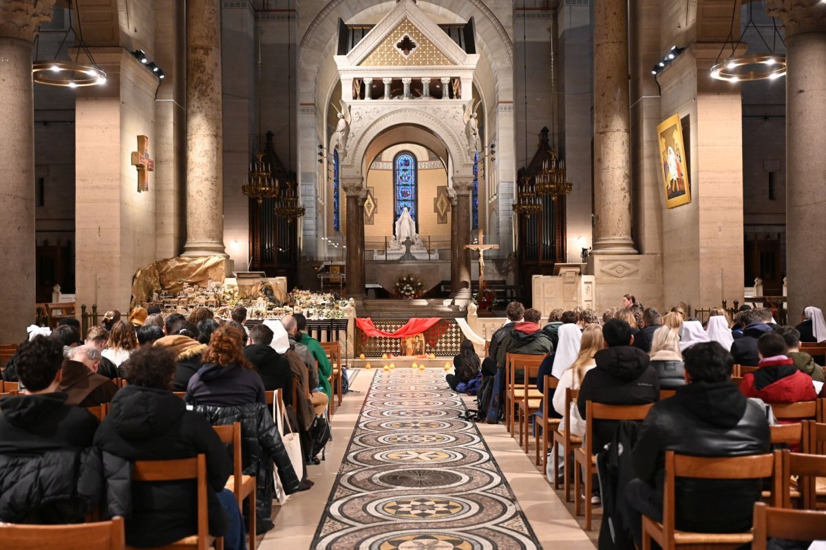 Prière du matin à Saint-Pierre de Montrouge. © Marie-Christine Bertin / Diocèse de Paris.