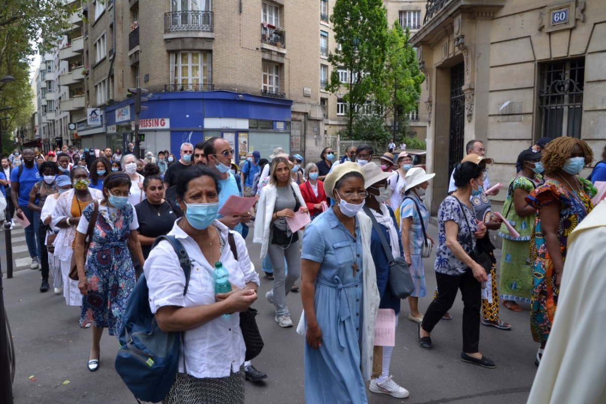 Fête de l'Assomption de la Vierge Marie : procession dans Paris. © Michel Pourny / Diocèse de Paris.